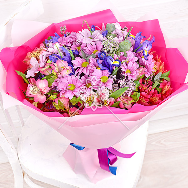 Коктейль - букет из кустовых хризантем, альстромерий и ирисов